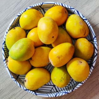 Mangoes Kesar( Tangy ready to eat ) 